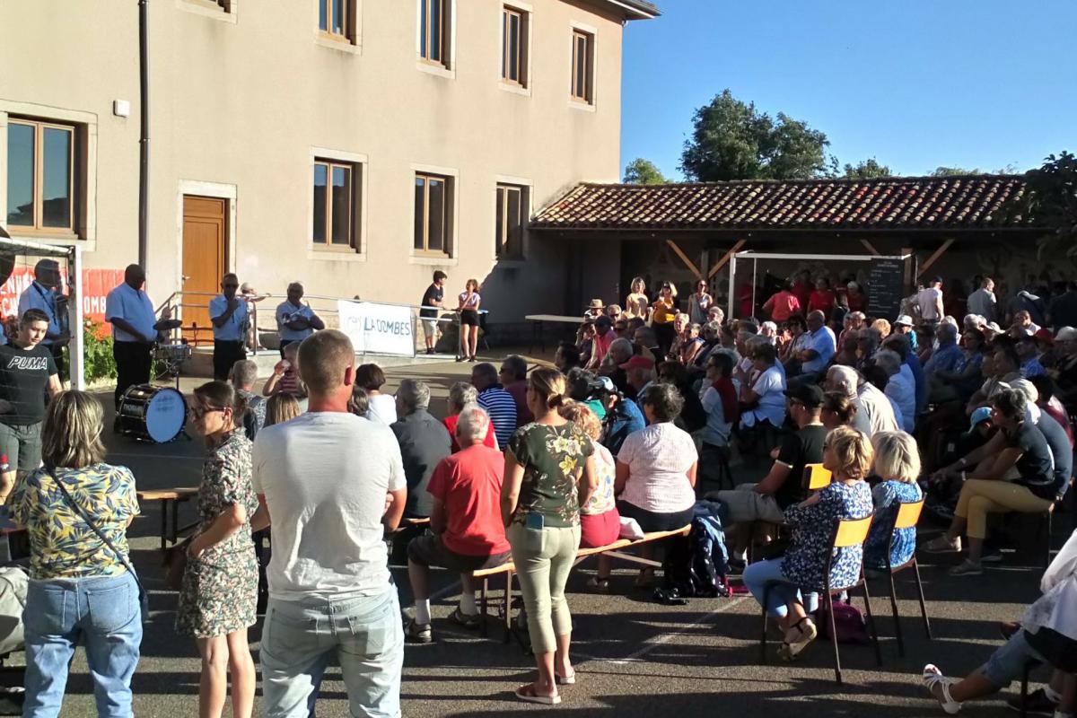 Cour de l'école primaire à Relevant