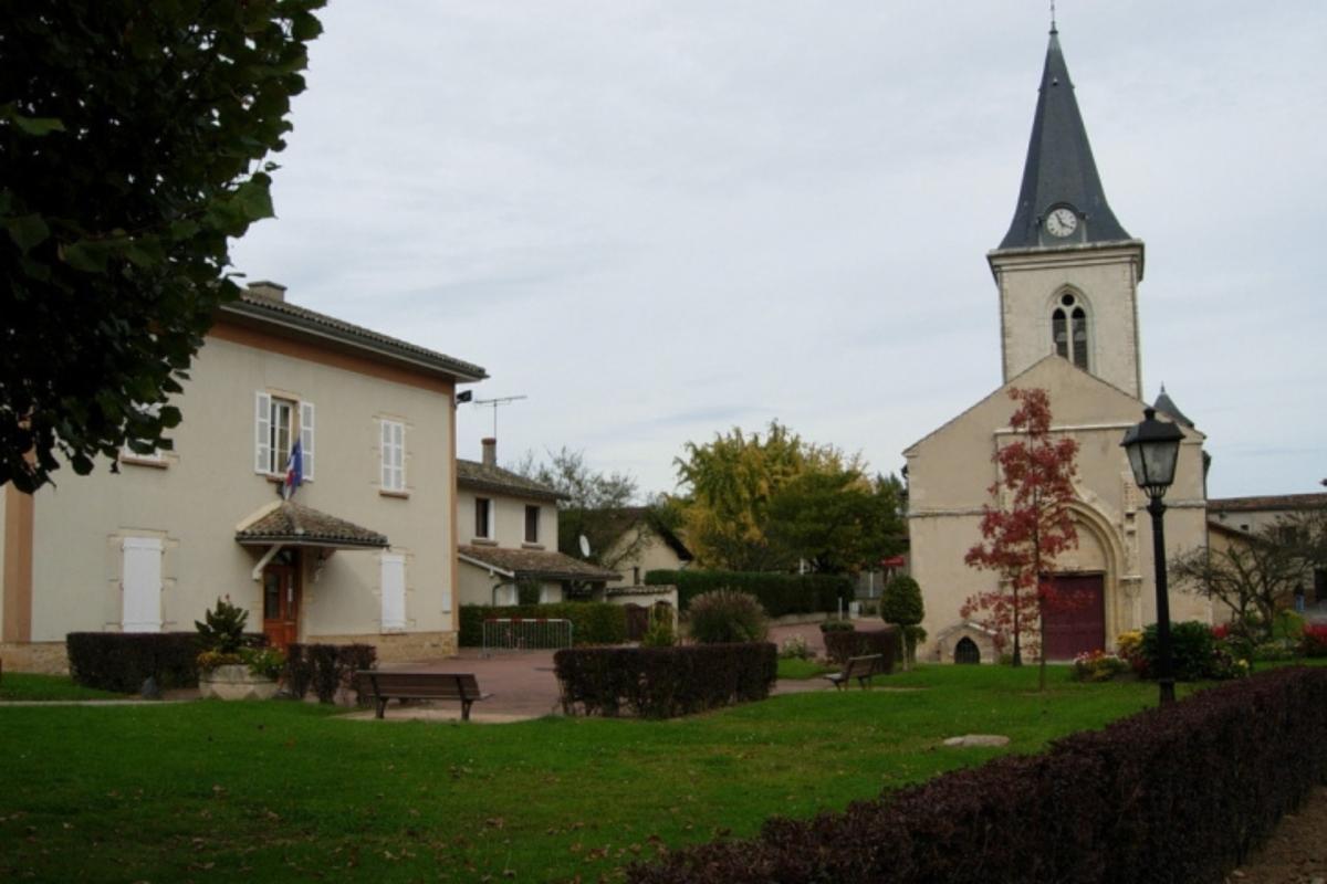 Place de la Mairie à Frans